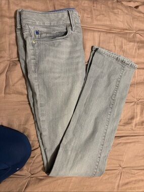 GAP Straight Leg Jeans in Light Gray Wash